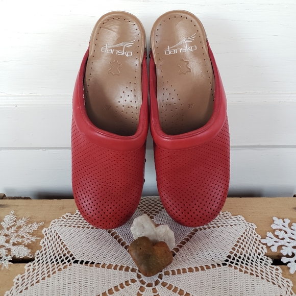 RED Dansko Pro Sonja Perfed Honey Clog Shiny Brass Studs Perforated Leather 37 - Picture 5 of 13